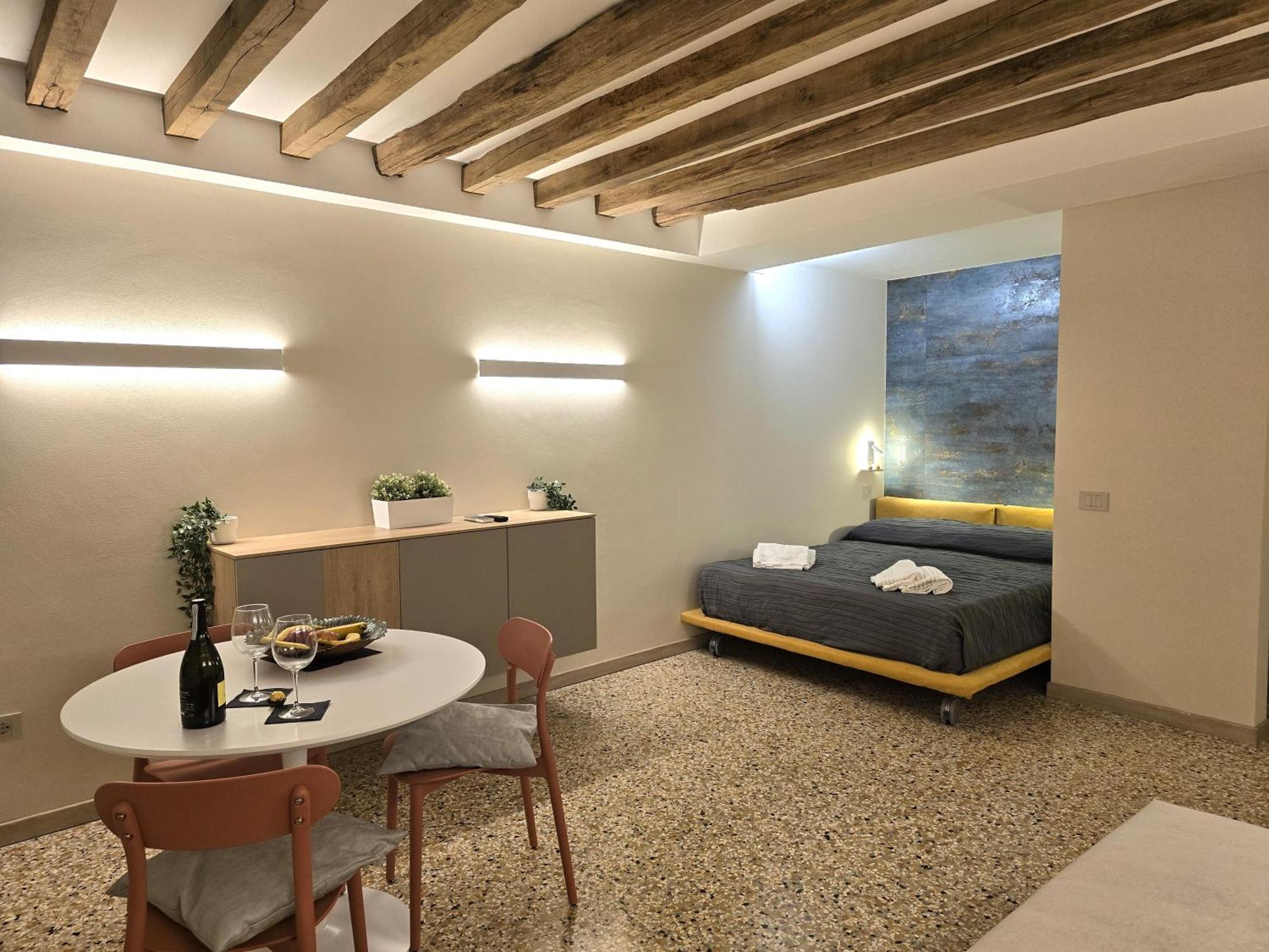 Cozy Studio With Canal View Venise Extérieur photo