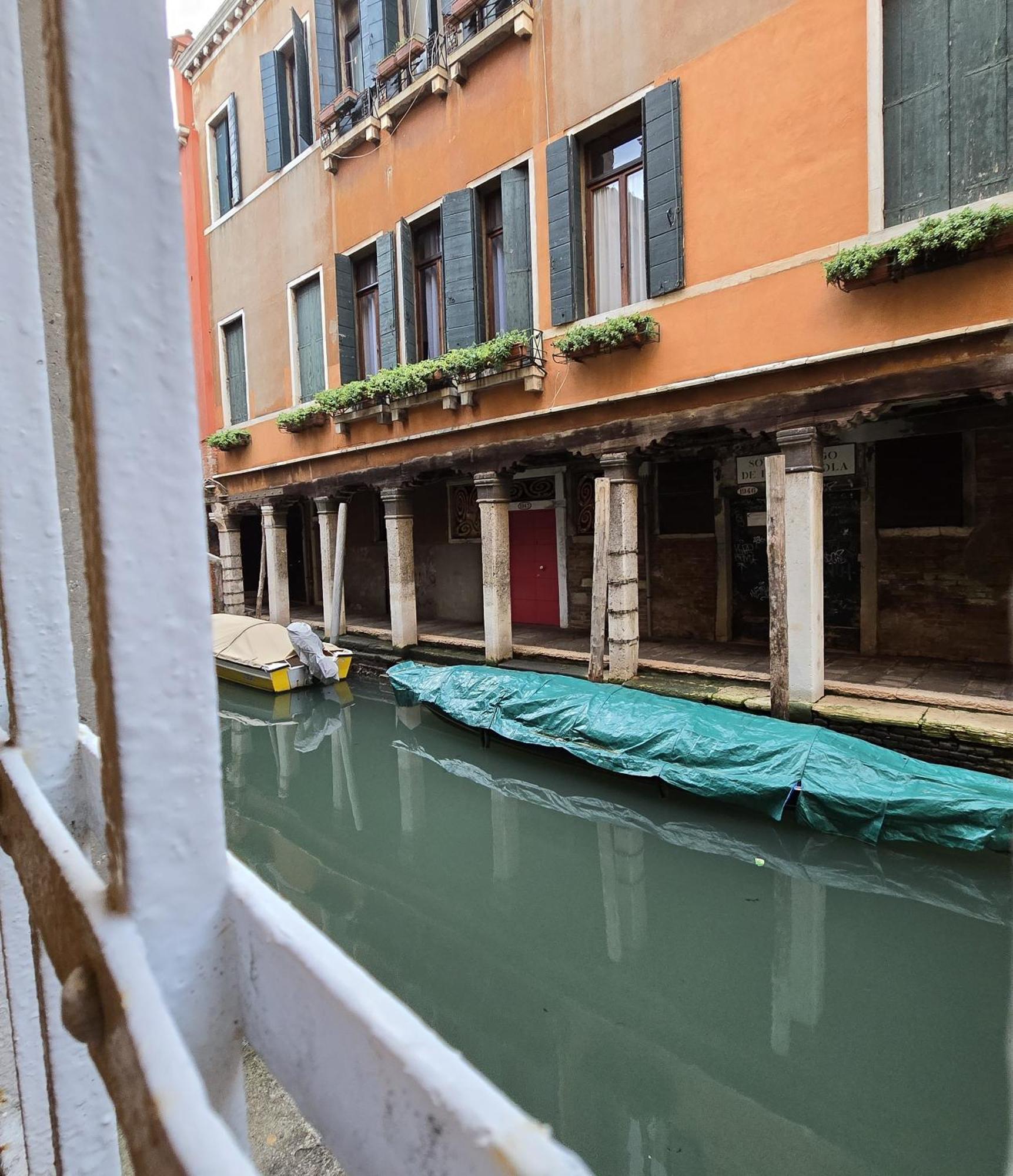 Cozy Studio With Canal View Venise Extérieur photo